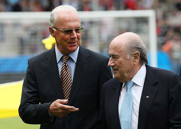 FIFA President Sepp Blatter (R) talks with German football legend Franz Beckenbauer ahead of the final of the FIFA U-20 Women's World Cup 2010 on August 1, 2010 in Bielefeld, western Germany. Germany and Nigeria will fight for the title.     AFP PHOTO    FRISO GENTSCH    GERMANY OUT