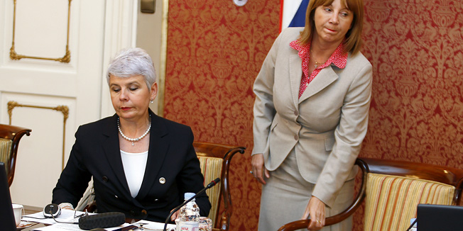 Zagreb, 020709.Vlada Markov trg.Redovita sjednica vlade.Na slici: Jadranka Kosor i Djurdja Adlesic.Foto: Goran Mehkek / CROPIX