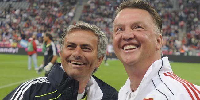 Munchen, 130810.Stadion Allianz Arena.Prijateljska nogometna utakmica izmedju Bayerna i Real Madrida, povodom odlaska Franza Beckenbauera sa svih funkcija iz minhenskog kluba nakon 46 godina kao igrac ili funkcioner kluba.Na slici: Jose Mourinho trener Real Madrida i Louis Van Gaal trener Bayerna.Foto: Drago Sopta / CROPIX