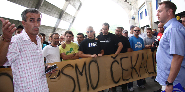 Osijek, 160810Novi trener NK Osijeka Branko Karacic sa kohortasima nakon konferencije za novinare na kojoj je proglasen novim trenerom a clanovi uprave  sa predsjednikom Kresimirom Bubalom dali ostavke.Foto: Dorian Horvat / Cropix