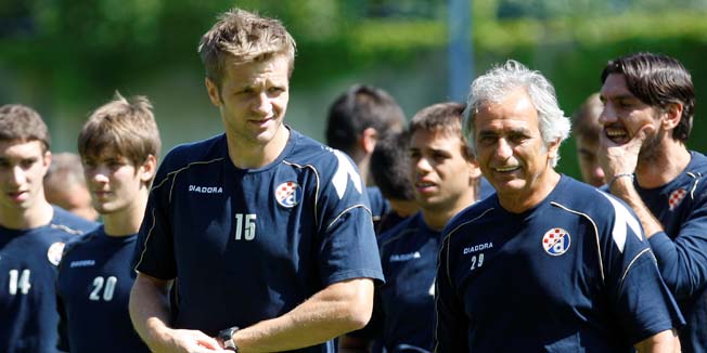 Zagreb, 170810.Maksimir, igraliste Hitrec-Kacijan.Prvi trening novog trenera Dinama Vahida Halihodzica.Na fotografiji: Halihodzic sa igracima.Foto: Ronald Gorsic / CROPIX