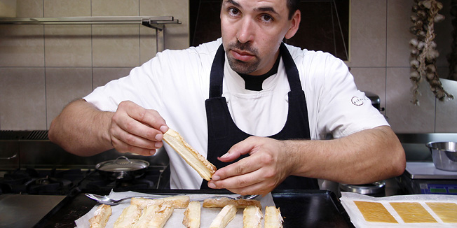 Varazdin, 150810.Na fotografiji jedan od nasih najpoznatijih i najboljih kuhara, Stephan Macchi, inace francuskog porijekla koji vec 13 godina zivi u Hrvatskoj.Fotografije snimljene u restoranu Palatin u Varazdinu.Foto: Andrej Svoger / Cropix