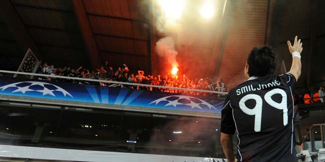 Milan Smiljanic of Partizan Belgrade celebrates with fans their victory on Anderlecht after the penalty shoot-out at the end of their Champions League Play-off round match at Constant Vande Stock stadium in Brussels, on August 24, 2010.  AFP PHOTO/ JOHN THYS