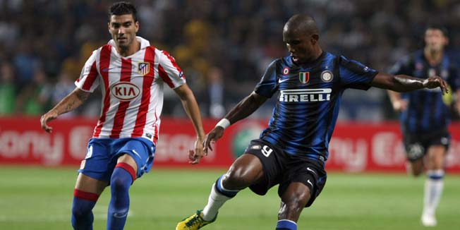 Inter Milan's Cameroon forward Samuel Eto' Fils, challenges for the ball with Atletico Madrid's midfielder Jose Antonio Reyes from Spain during their UEFA Super Cup final soccer match, at the Louis II stadium , in Monaco, Friday, Aug. 27, 2010. (AP Photo/Claude Paris)