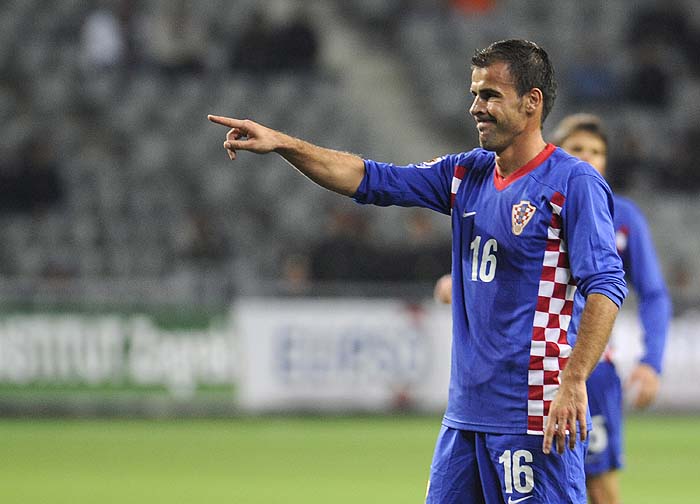 Astana, 141009.Kazhymukan Stadion.Posljednje kolo kvalifikacija za Svjetsko prvenstvo u nogometu u Juznoafrickoj Republici 2010. godine izmedju Kazahstana i Hrvatske.Na slici: Mate Bilic prvi put igra pod vodstvom Bilica Slavena.Foto: Drago Sopta / CROPIX