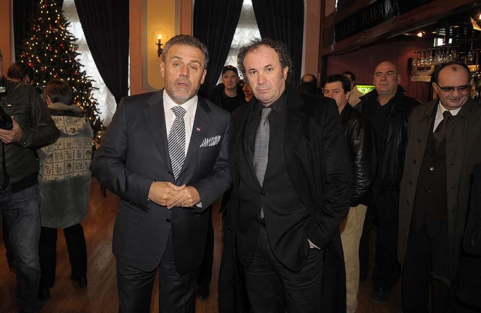 Split, 050110 .Milan Bandic, predsjednicki kandidat koji se uz Ivu Josipovica plasirao u drugi krug izbora za predsjednika RH  posjetio je Split u sklopu nastavka svoje predizborne kampanje.Na slici: Milan Bandic i gradonacelnik Splita Zeljko Kerum.Foto: Paun Paunovic / CROPIX