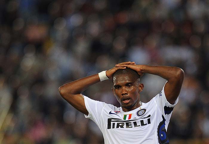 Inter Milan's Cameroonian forward Samuel Eto'o reacts after a missed chance on goal during their Italian serie A football match Bologna vs Inter Milan at Dall'Ara stadium in Bologna on August 30, 2010.  AFP PHOTO / ALBERTO PIZZOLI