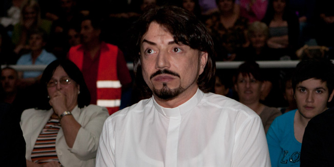 Siroki Brijeg, 120910.Jucer je predstavljen filma Jakova Sedlara pod nazivom: Prijateljstvo nitima Bozijim prozeto - prica o Ivanu Puljicu kantautoru, teologu, prijatelju i najblizem suradniku vlc. Zlatka Sudca. Nekoliko tisuca ljudi pozorno je pratilo film i slusalo rijeci Zlatka Sudca. Na fotografiji: Zlatko Sudac i Ivan Puljic.Foto: Branimir Boban / Cropix