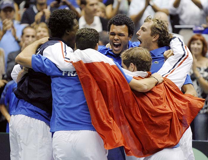 French tennis players celebrate their victory over Argentina in the ITF Davis Cup semi-finals on September 18, 2010 at Lyon's Gerland Sports Hall.  AFP PHOTO / PHILIPPE DESMAZES