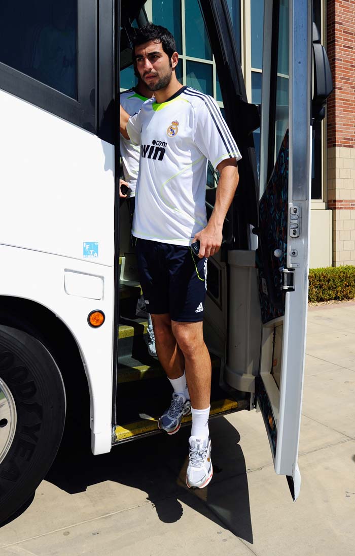 LOS ANGELES - AUGUST 05: Raúl Albiol #18 of Real Madrid arrives to participate in the Adidas training with local youth soccer players on August 5, 2010 in the Westwood section of Los Angeles, California.   Kevork Djansezian/Getty Images/AFP== FOR NEWSPAPERS, INTERNET, TELCOS & TELEVISION USE ONLY ==