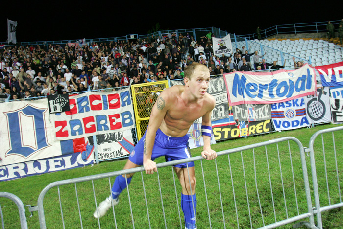 Rijeka, 190910.Nogometna utakmica Prve hrvatske nogometne lige izmedju HNK Rijeka i Hajduka iz Splita.Slavlje  navijaca Hajduka nakon pobjede nad Rijekom.Foto: Zeljko Sop / CROPIX