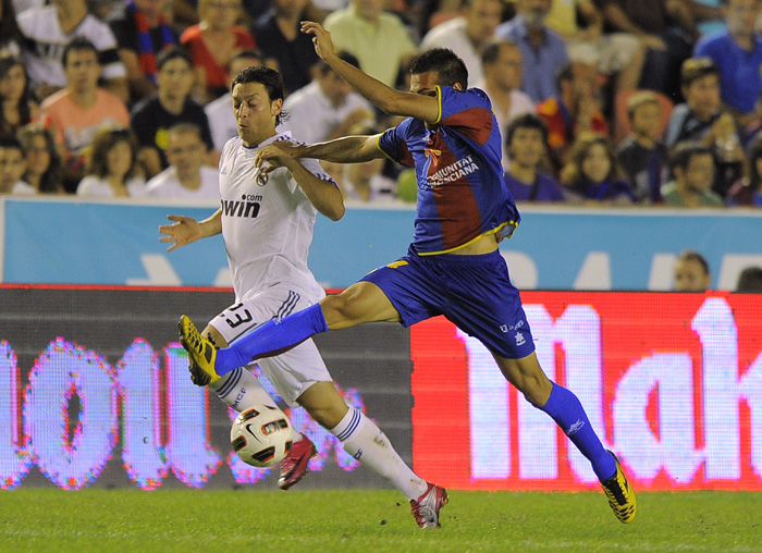 Levante's midfielder Xavi Torres (R) vies for the ball with   Real Madrid's German midfielder Mesut Ozil during their Spanish league football match at  Valencian City  stadium in Valencia on September 25, 2010.  AFP PHOTO / JOSE JORDAN