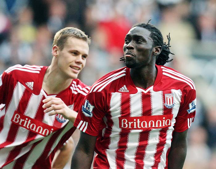 Stoke City's Kenwyne Jones, right, reacts after scoring his goal during their English Premier League soccer match against Newcastle Unitedat St James' Park, Newcastle, England, Sunday, Sept. 26, 2010. (AP Photo/Scott Heppell) ** NO INTERNET/MOBILE USAGE WITHOUT FOOTBALL ASSOCIATION PREMIER LEAGUE(FAPL)LICENCE. CALL +44 (0) 20 7864 9121 or EMAIL info@football-dataco.com FOR DETAILS **