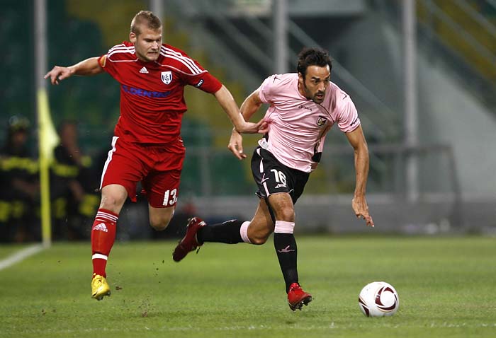 US Palermo defender Mattia Cassnii (R) is challenged by Lausanne's defender Michel Avanzini (L) during their Europa League match at Barbera Stadium on Semptember 30, 2010. AFP PHOTO / Marcello PATERNOSTRO  