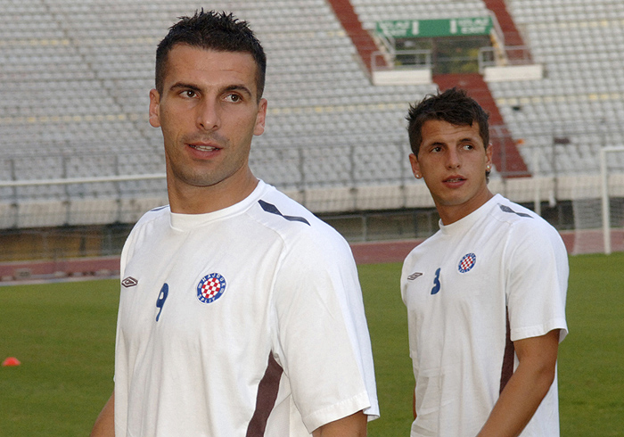 Split, 130809.Stadion na Poljudu.Nakon potpisivanja ugovora sa splitskim Hajdukom, te njihovog predstavljanja novinarima, braca Anas i Ahmad Sharbini odradili su i prvi trening.Na fotografiji: Ahmad (9) i Anas (3).Foto: Fedja Klaric / CROPIX