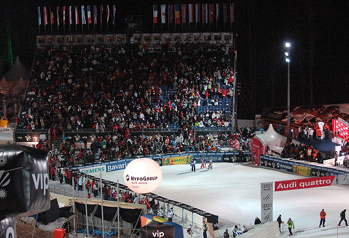 Zagreb, 150208.Sljeme, Snjezna kraljica.Snow Queen Trophy, slalom.Sljemenska utrka za Svjetski kup.Pune tribine na Snow Queen Trophy.Foto: Ronald Gorsic / CROPIX