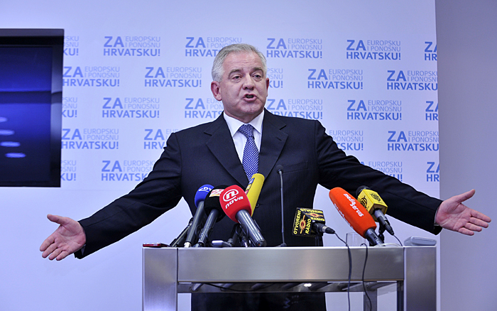 Zagreb, 030110.Sredisnjica HDZ - a.Ivo Sanader sazvao je prvu press konferenciju nakon 6 mjeseci na kojoj je objavio da od danas u potpunosti aktivira svoju ulogu pocasnog predsjednik HDZ-a sa svim duznostima i pravima.Foto: Marko Miscevic / CROPIX