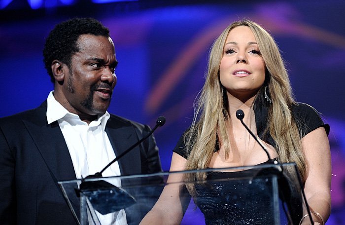 PALM SPRINGS, CA - JANUARY 05: Director Lee Daniels (L) presents singer Mariah Carey with the Breakthrough Actress Performance award onstage at the 2010 Palm Springs International Film Festival gala held at the Palm Springs Convention Center on January 5, 2010 in Palm Springs, California.   Michael Buckner/Getty Images for PSIFF/AFP== FOR NEWSPAPERS, INTERNET, TELCOS & TELEVISION USE ONLY ==