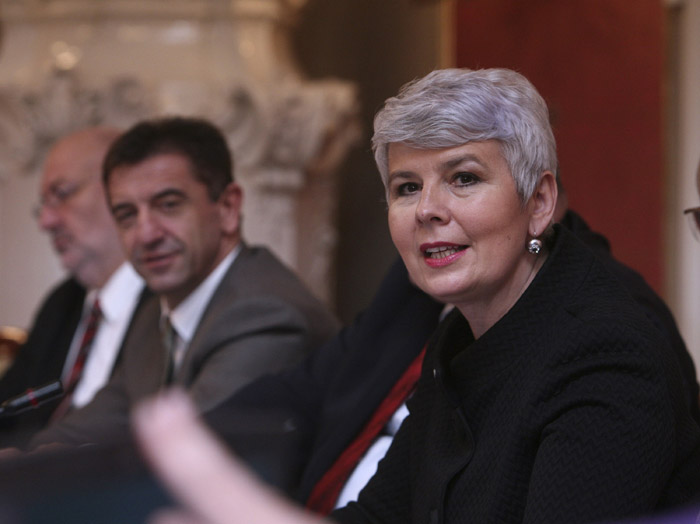 Zagreb, 070110. Trg sv. Marka 2, Banski dvori. Sjednica Vlade Republike Hrvatske. Na slici: premijerka Hrvatske Jadranka Kosor na redovnoj sjednice Vlade.Foto: Damjan Tadic / CROPIX