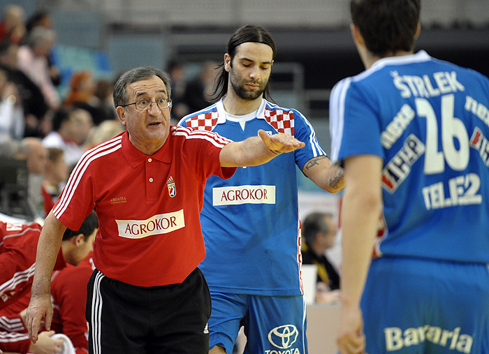 Croatia's head coach Lino Cervar, left, Ivano Balic and Manuel Strelek are seen during a handball match against Poland at a four nation tournament in Wr. Neustadt, Austria, on Saturday, Jan. 9, 2010. (AP Photo/Hans Punz)