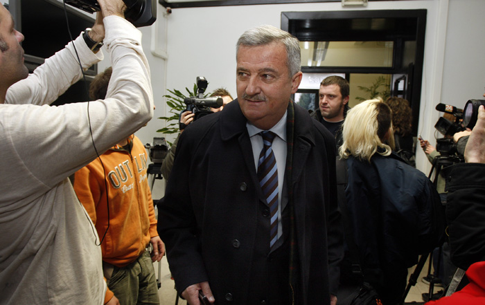 Zagreb, 040110.Sjediste HDZ-a.U sjedistu HDZ-a odlucuje se o sankcijama Ivi Sanaderu zbog jucerasnjeg istupanja u javnosti iza ledja premijerki i predsjednici HDZ-a Jadranki Kosor.Mario Zubovic dolazi na sastanak.Foto: Davor Pongracic / CROPIX