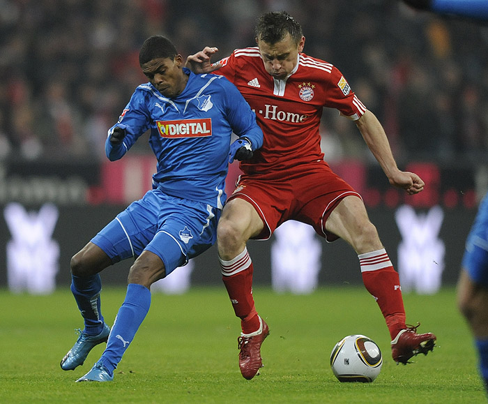 Munich's Ivica Olic, right, and Hoffenheim's Demba Ba, left, challenge for the ball during the German first division Bundesliga soccer match between FC Bayern Munich and 1899 Hoffenheim in the stadium in Munich, southern Germany, on Friday, Jan. 15, 2010. (dapd Photo/Christof Stache)  NO MOBILE USE UNTIL 2 HOURS AFTER THE MATCH, WEBSITE USERS ARE OBLIGED TO COMPLY WITH DFL-RESTRICTIONS, SEE INSTRUCTIONS FOR DETAILS ***