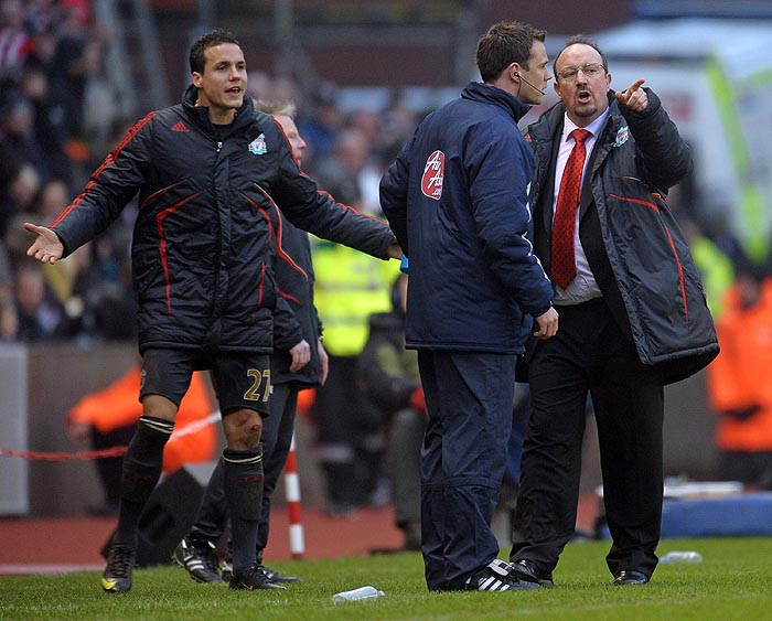 Liverpool 's Spanish manager Rafael Benitez (R) argues with the fourth official in the closing seconds of the English Premier League football match between Stoke City and Liverpool at the Britannia Stadium, Stoke-on-Trent, Staffordshire, central midlands, England on January 16, 2010. AFP PHOTO/Paul EllisFOR EDITORIAL USE ONLY Additional licence required for any commercial/promotional use or use on TV or internet (except identical online version of newspaper) of Premier League/Football League photos. Tel DataCo +44 207 2981656. Do not alter/modify photo. 