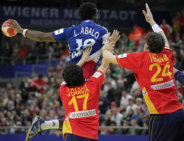 France's Luc Abalo (UP) attemps a goal during their EHF Handball Euro 2010 Game against Spain on January 22, 2010 in Wiener Neustadt. AFP PHOTO/ SASHA TRIMMEL 