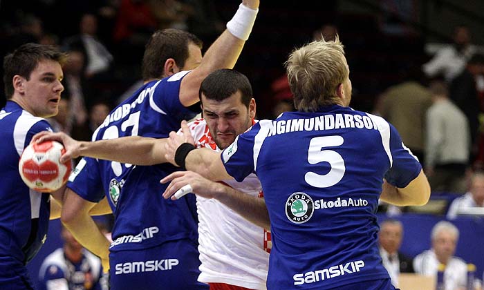 Bec, 250110.EURO 2010 u rukometu. Utakmica 1.kola polufinalne grupe 1: Hrvatske - Island.Na slici: Zeljko Musa, Ingimundur Ingimundarson 5.Foto: Nenad Dugi / Cropix