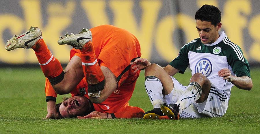 RESTRICTIONS / EMBARGO - ONLINE CLIENTS MAY USE UP TO SIX IMAGES DURING EACH MATCH WITHOUT THE AUTHORISATION OF THE DFL. NO MOBILE USE DURING THE MATCH AND FOR A FURTHER TWO HOURS AFTERWARDS IS PERMITTED WITHOUT THE AUTHORISATION OF THE DFL.Werder Bremen's defender Clemens Fritz (L) and Wolfsburg's Brazilian midfielder Josue take a tumble during Germany's first division Bundesliga football match Wolfsburg vs Werder Bremen in the northern German city of Wolfsburg on December 4, 2010.  AFP PHOTO / JOHN MACDOUGALL