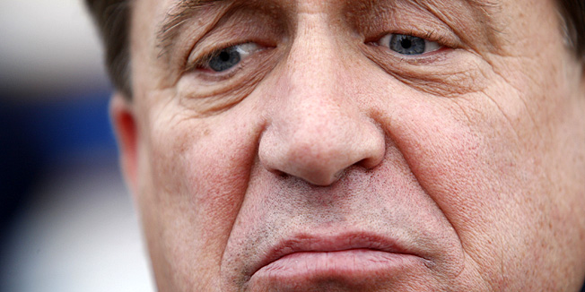 Split, 061210.Ministar Bozidar Kalmeta i drzavni tajnik za more Mario Babic sa skolskog broda Kraljica Mora povodom Sv. Nikole dana zastitnika pomorace polozili su vijenac u more.Na fotografiji: Ministar Bozidar Kalmeta.Foto: Ante Cizmic / CROPIX