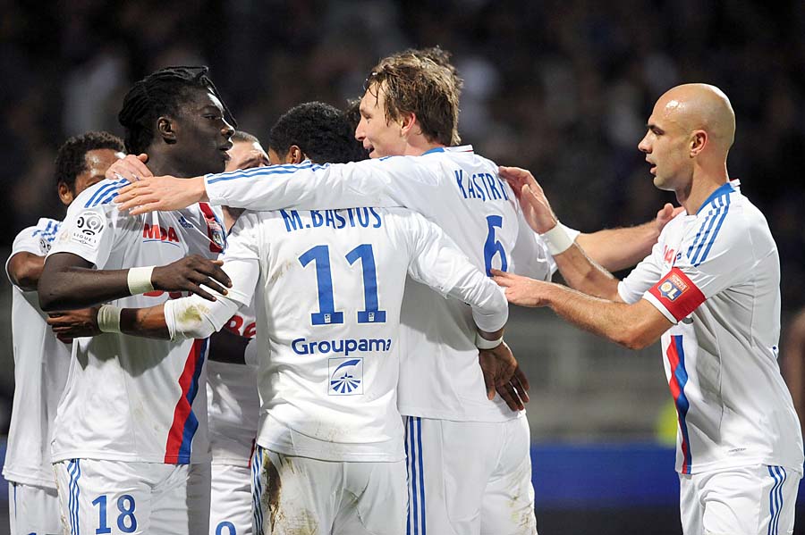 Lyon's French forward Bafetimbi Gomis (L)is congratulated by his teammates after scoring a goal during the French L1 football match Lyon vs Toulouse on December 12, 2010 at the Gerland stadium in Lyon.AFP PHOTO PHILIPPE MERLE