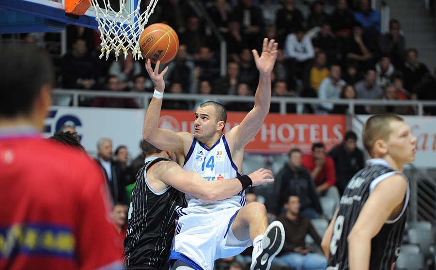 Zadar, 121210.Dvorana Kresimir Cosic.11. kolo NLB lige, kosarkaska utakmica izmedju KK Zadar i KK Partizan.Na slici: Ive Ivanov, igrac Zadra.Foto: Andrija Lucic / CROPIX
