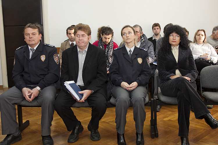 Bjelovar, 151210.Sudjenje supruznicima Zdravku i Visnji Pevec, odredjen zavrsetak pritvora. Danas popodne ce biti pusteni na slobodu.Na slici: Visnja i Zdravko Pevec.Foto: Goran Matejak / BJELOVARSKI LIST / CROPIX