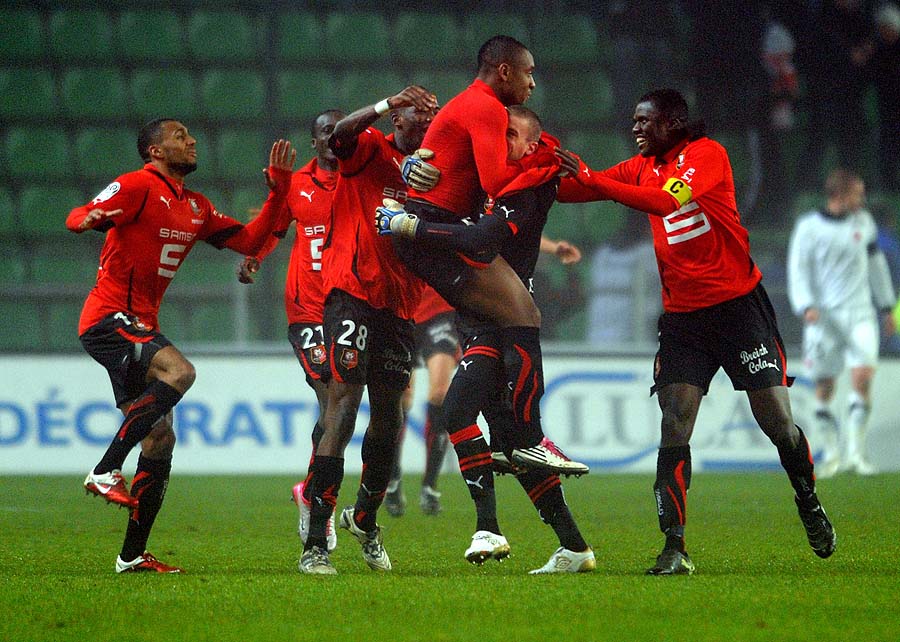 Rennes' French defender Jean Armel Kana Biyik (C) is congratulated by teammates after scoring during the French L1 football match Rennes against Valenciennes on December 18, 2010 at the route de Lorient stadium in Rennes, western France. AFP PHOTO DAMIEN MEYER