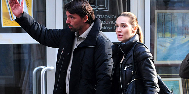 Zagreb,211210Zagreb je danas grijalo ugodnih desetak stupnjeva..Spica je opet ozivjela poznatim licima.Na slici: Goran Ivanisevic i Tatjana Dragovic Ivanisevic u PreradovicevojFoto: Miso Lisanin / CROPIX