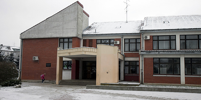Bjelovar, 211210.Ucenici prve osnovne skole prijetili preko Facebooka nastavnici.Na slici: osnovna skola Bjelovar.Foto: Goran Matejak / BJELOVARSKI LIST / CROPIX