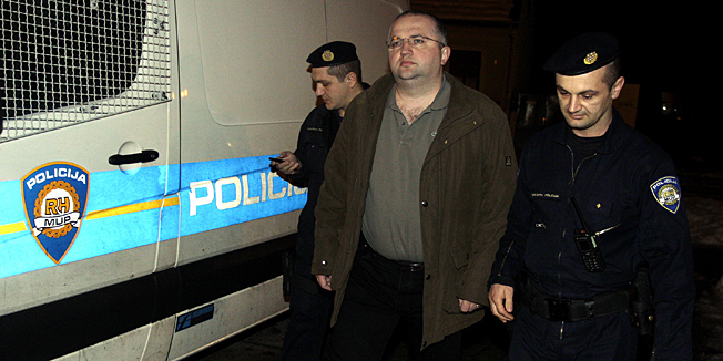 Varazdin, 211210.U Istrazni centar Zupanijskog suda u Varazdinu doveden je ginekolog iz Cakovca Nenad Mursic. Optuzen je da je od pacijentica primao mito kako bi obavljao carske rezove.Foto: Zeljko Hajdinjak / Cropix