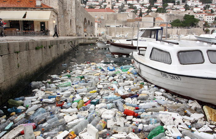 Ilustracija: smeće u starom gradskom Poratu