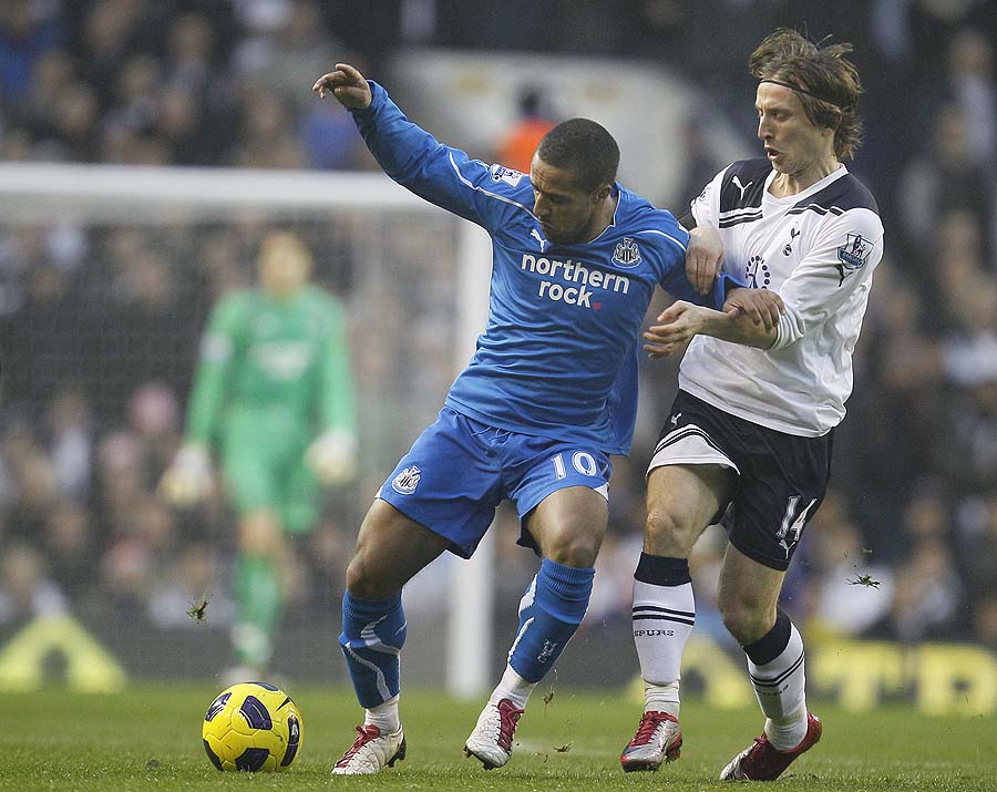 Tottenham Hotspur's Luka Modric, right, goes for the ball with Newcastle United's Wayne Routledge during their English Premiership soccer match at Tottenham's White Hart Lane stadium, in London, Tuesday, Dec, 28  2010 . (AP Photo/Alastair Grant) ** NO INTERNET/MOBILE USAGE WITHOUT FOOTBALL ASSOCIATION PREMIER LEAGUE(FAPL)LICENCE. CALL +44 (0) 20 7864 9121 or EMAIL info@football-dataco.com  FOR DETAILS **