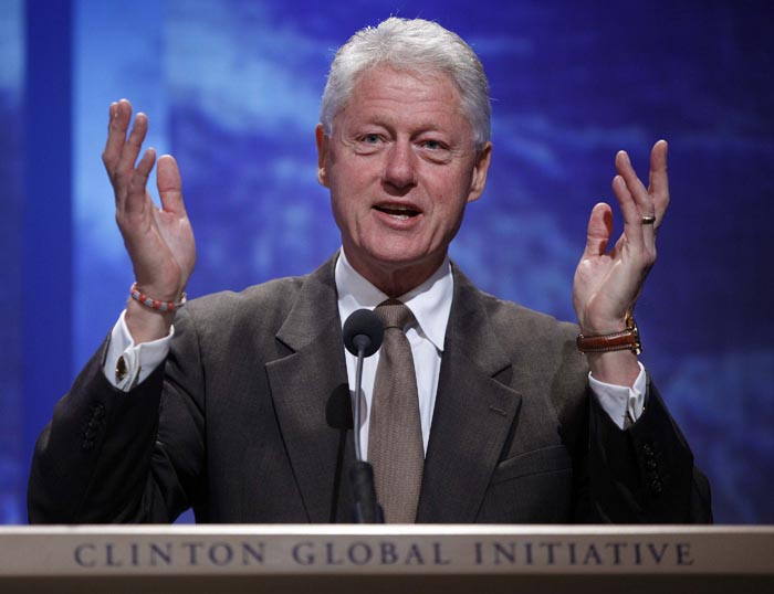 Former U.S. President Bill Clinton speaks at the Clinton Global Initiative, in New York, September 23, 2009. About 1,200 participants including heads of state, business leaders, humanitarians and celebrities will attend the fifth annual Clinton Global Initiative (CGI) which started on Tuesday.  REUTERS/Chip East (UNITED STATES POLITICS)