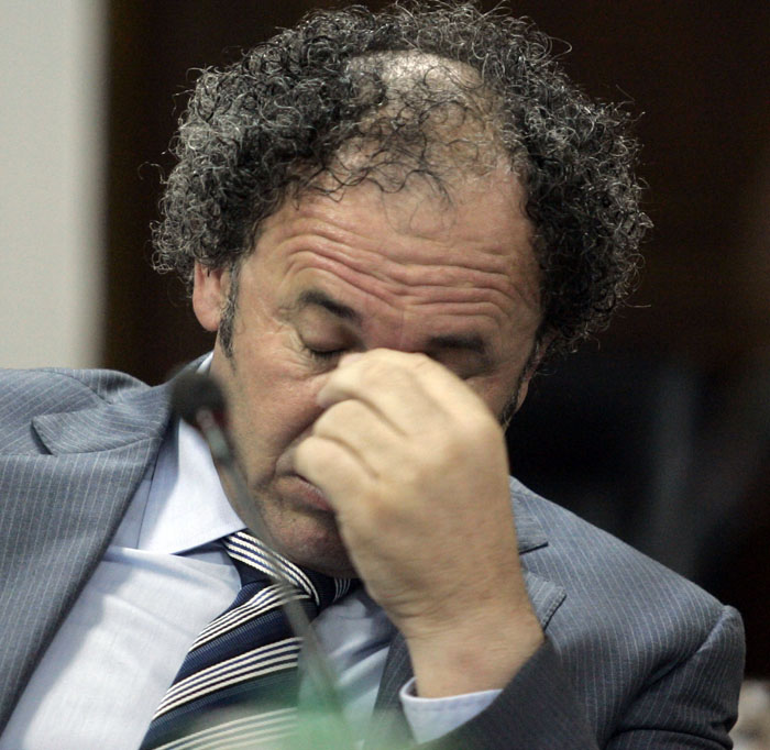 Split, 150709.Sjednica Gradskog vijeca Splita. Gradonacelnik Zeljko Kerum stigao je na sjednicu Gradskog vijeca vidno umoran i nervozno je reagirao na raspravu i pitanja gradskih vijecnika. Posebno se okomio na bivseg gradonacelnika Nikolu Grabica.Foto: Jakov Prkic / CROPIX