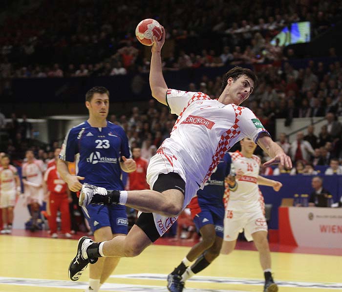 Bec, 310110.Austrija je domacin EURO 2010 u rukometu od 19-31 01.10. U Becu se igraju utakmice poufinala i finala. Polufinale su izborile reprezentacije Islanda, Francuske, Poljske i Hrvatske. U polufinalnim utakmicama finale su izborile reprezentacije Francuske i Hrvatske.Utakmica finala EURO 2010 Hrvatska - FrancuskaNa slici: Domagoj Duvnjak, Sebastian Bosquet 23.Foto: Nenad Dugi / Cropix