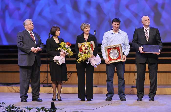 Zagreb, 310110.Proglasenje sportasa Zagreba za 2009. godinu u dvorani Vatroslav Lisinski. Na slici su najbolja sportasica i najbolji sportas u 2009 godini Branka Pereglin i Ivica Kostelic.Foto: Marko Miscevic / CROPIX