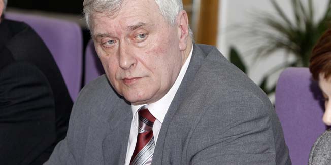 Koprivnica, 020210.Josip Friscic potpredsjednik Hrvatskog Sabora istaknuo je na sjednici Gospodarskog vijeca HGK u Koprivnici kako je njegoc i stav Vlade RH da Podravku ne treba prodavati a Miroslav Vitkovic ponovno je izabran za predsjednika Zupanijske gospodarske komoreNa slici: Josip Friscic na sjednici Gospodarskog vijeca u Koprivnici. Foto: Nikola Wolf / Cropix / Podravski list