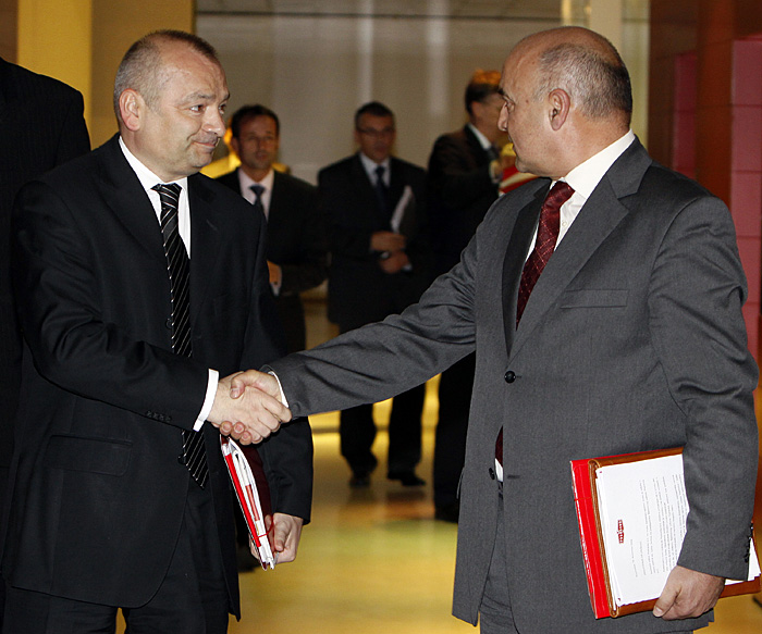 ARHIVA:Koprivnica, 181109.Mirovinski fondovi i Vlada RH dogovorili se o preuzimanju Podravke.Na slici: Dubravko Stimac sef mirovinskog fonda PBZ osiguranja i Ljubo Jurcic predsjednik NO Podravke . Foto: Nikola Wolf / Cropix / Podravski list