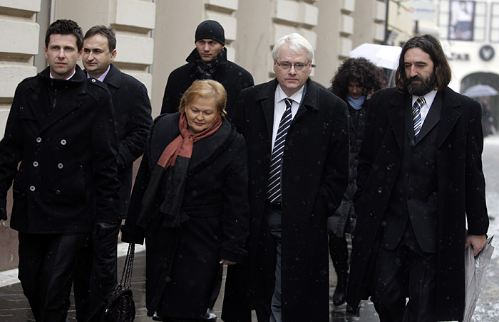 Varazdin, 100210.Novoizabrani predsjednik Ivo Josipovic boravio je danas u Varazdinu, tom prigodom susreo se sa zupanom i gradonacelnikom.Na slici: s lijeva Mario Habek, saborski zastupnik, Dubravka Biberdjic, predsjednica zupanijske Skupstine, Ivo Josipovic i Ivan Cehok, gradonacelnik Varazdina.Foto: Zeljko Hajdinjak / CROPIX