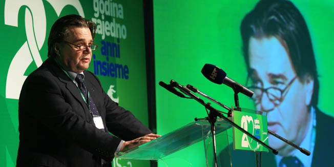 Pula, 140210.U pulskom hotelu Histria, povodom svog 20. rodjendana IDS je organizirao slavlje za svoje clanove i simpatizere. Takodjar je odrzan i 22. sabor IDS-a. Na proslavu rodjendana dosli su celnici mnogih parlamentarnih stranaka. Iz SDP-a Zoran Milanovic, u ime HDZ-a Gordan Jandrokovic, iz HSLS-a Darinko Kosor, Jozo Rados HNS, Mirjana Galo SDSS, Silvano Hrelja HSU. Nedzad Hodzic HBDS... Na slici ja Ivan Jakovcic, predsjednik IDS-aFoto: Goran Sebelic / CROPIX                              