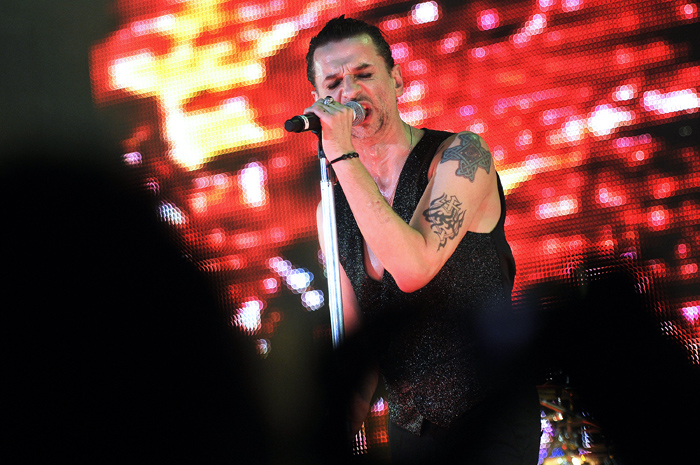 Zagreb, 140210.Arena Zagreb, Laniste.Koncert engleske rock skupine Depeche Mode.Na slici: David Gahan.Foto: Boris Kovacev / CROPIX