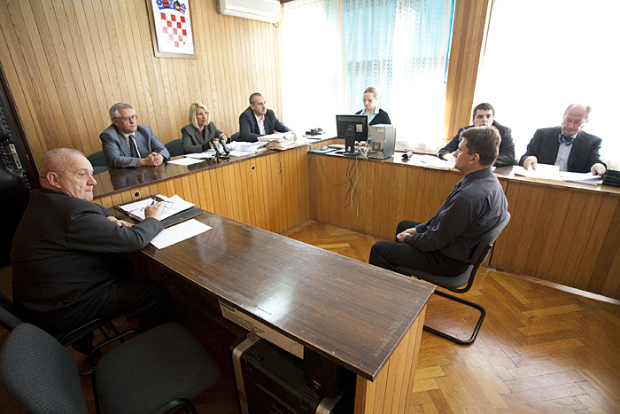 Sisak, 051009.Danas, ponedjeljak 5. rujna na Zupanijskom sudu u Sisku pocelo sudjenje Milanu Spanovicu za ratni zlocin. Milana Spanovica je izrucila Velika Britanija i vec je osudjen u Sisku 1993. godine na 20 godina zatvora, ali se sudjenje ponavlja.Foto: Miroslav Kis / CROPIX